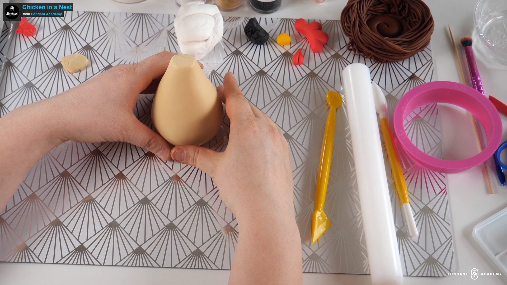 Chicken in a Nest – Fondant Cake Topper Tutorial 2